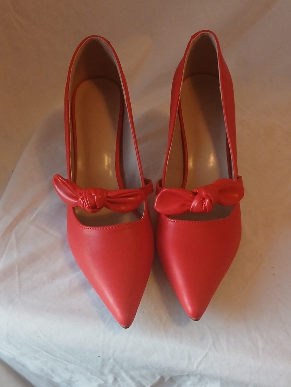 Source Unknown Red Pointed-Toe Knot Detail Pumps